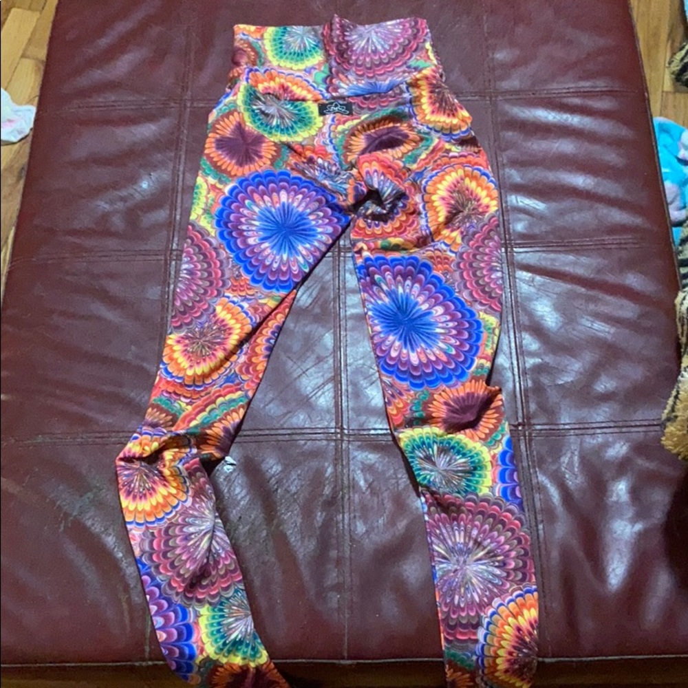 Love Zuvi women’s yoga pants (small)